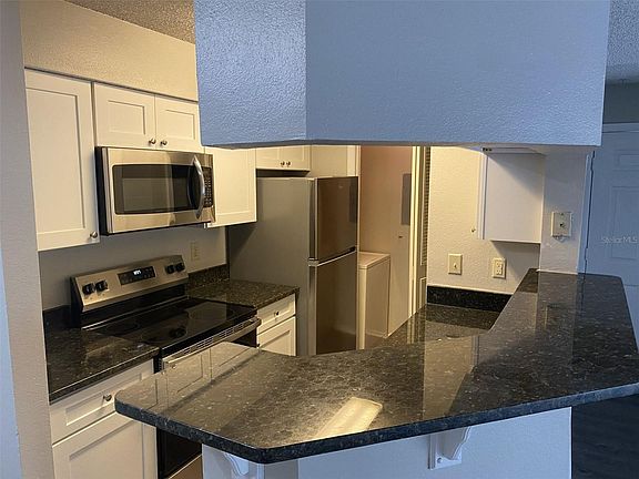 5th image of 216 Afton Sq Unit 211
