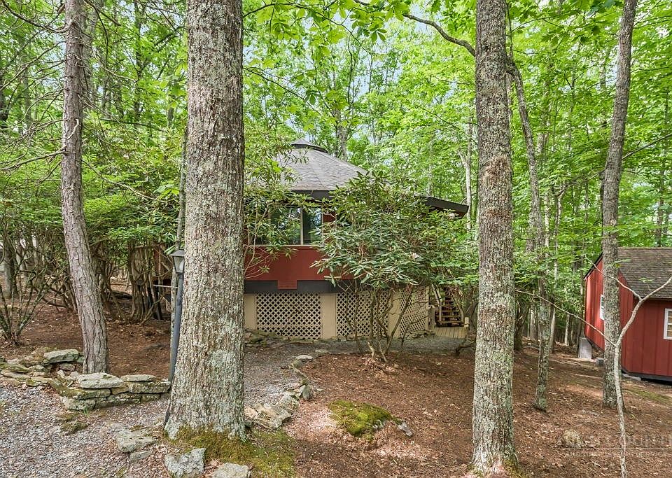 1st image of 825 Pine Ridge Road