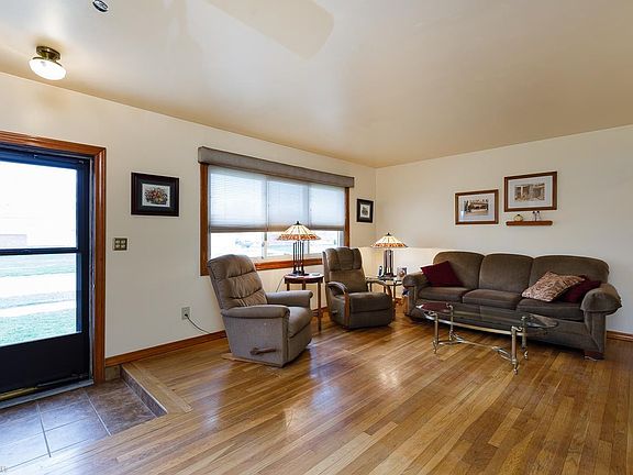 5th image of 359 Sonia Ave