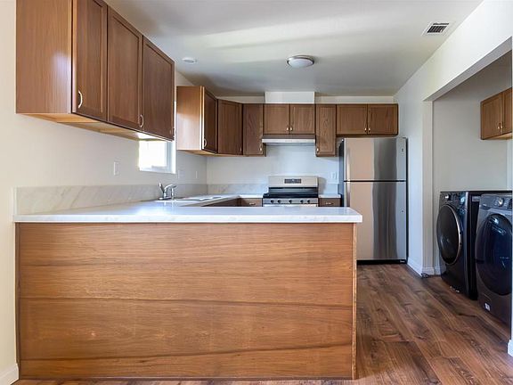 2nd image of 2319 Ridgeway Dr