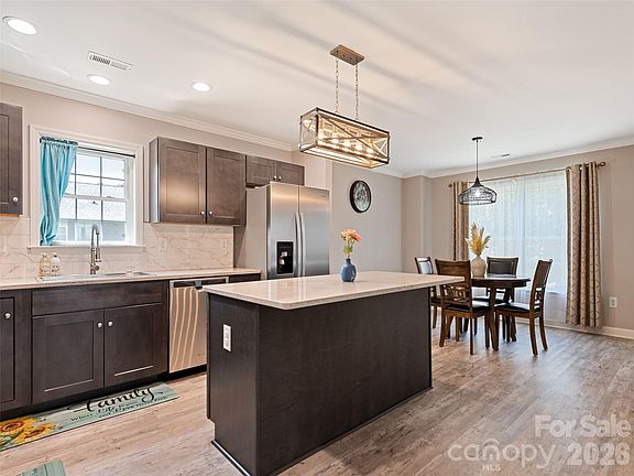 2nd image of 721 Camelot Dr