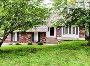 14901 S Locust St, Olathe, KS 66062