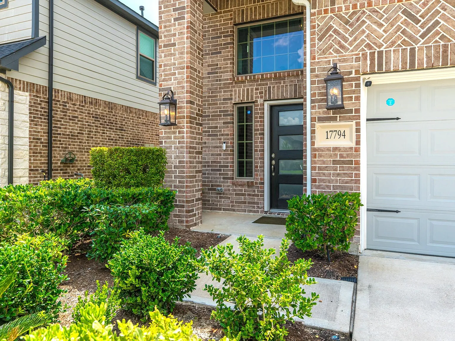 4 bed, 3.0 bath, 2001 sqft, $2,750 — Photo 4