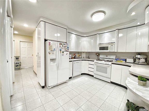 3rd image of 205-56 Brian Cres #29M