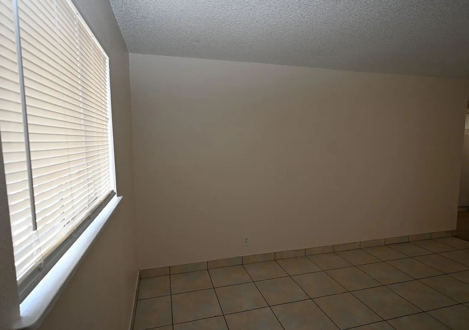 Downtown Las Vegas- Downstairs 2 Bedroom Apartment - 2301 Stewart Ave — Photo 3