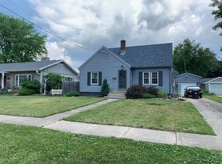 1706 Crescent Dr, Pekin, IL 61554