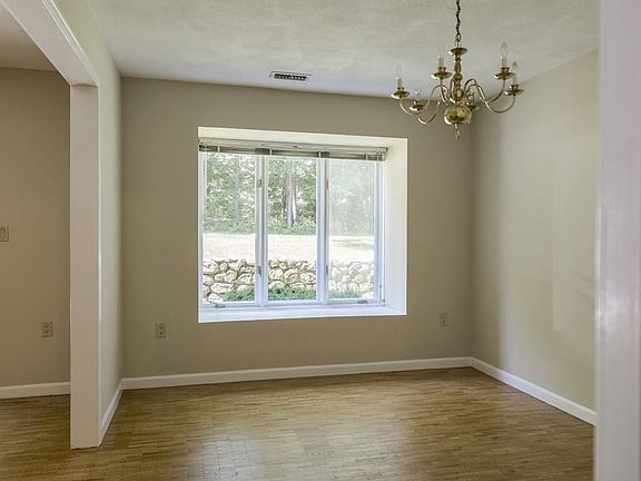 3rd image of 400 Colonial Dr Unit 13