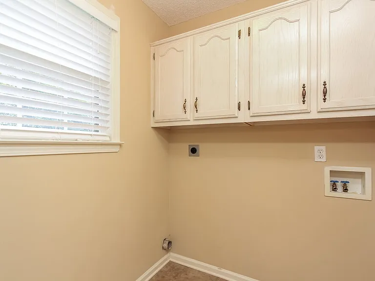 25 Oakland Woods Cv — Photo 18