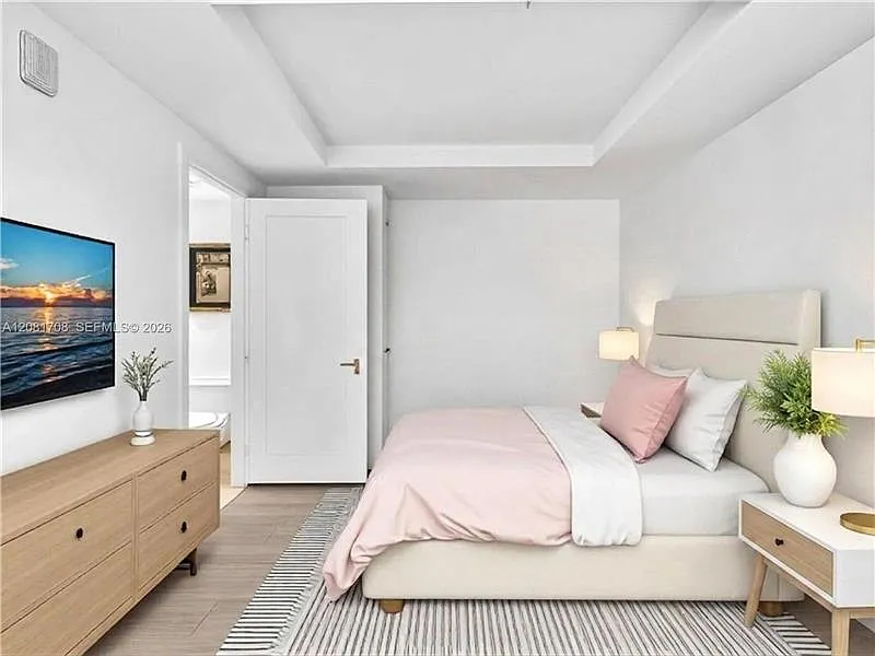 2 bed, 1045 sqft, $4,950 — Photo 3