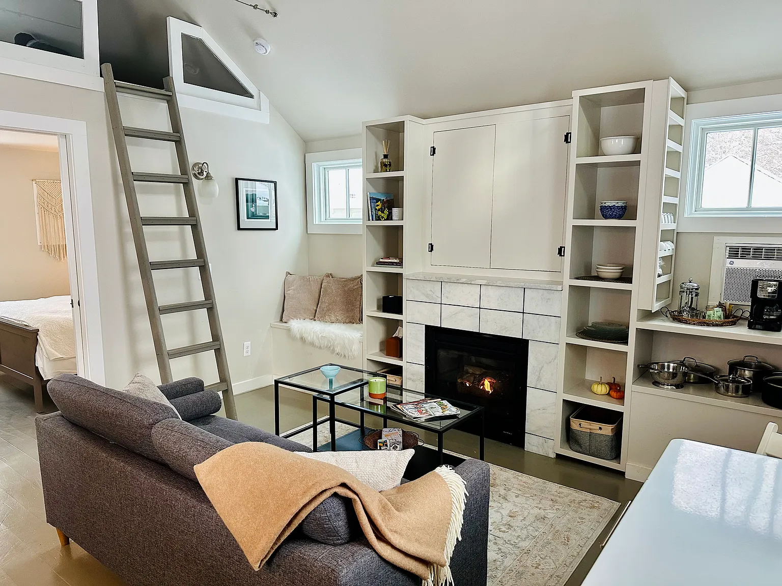 1 bed, 404 sqft, $2,200 — Photo 2