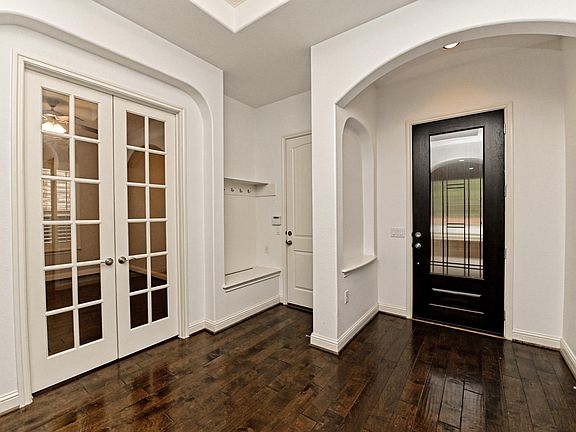 5th image of 11017 Strasburg Ln