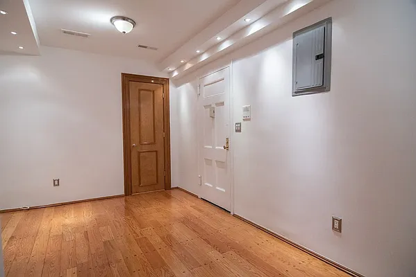 Rented by WAM Partners - William Moses Co. | media 7
