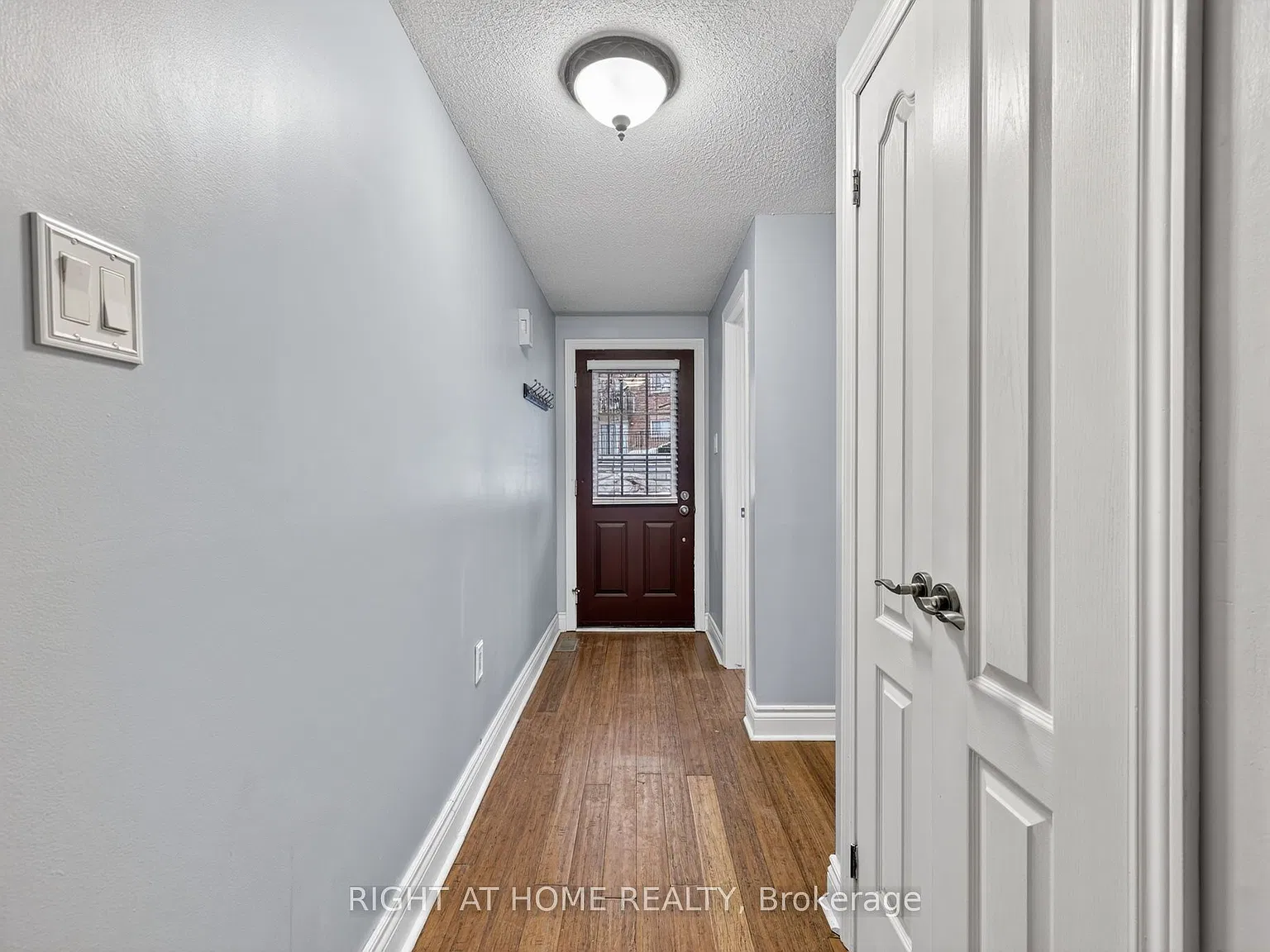 4 bed, $2,800 — Photo 2