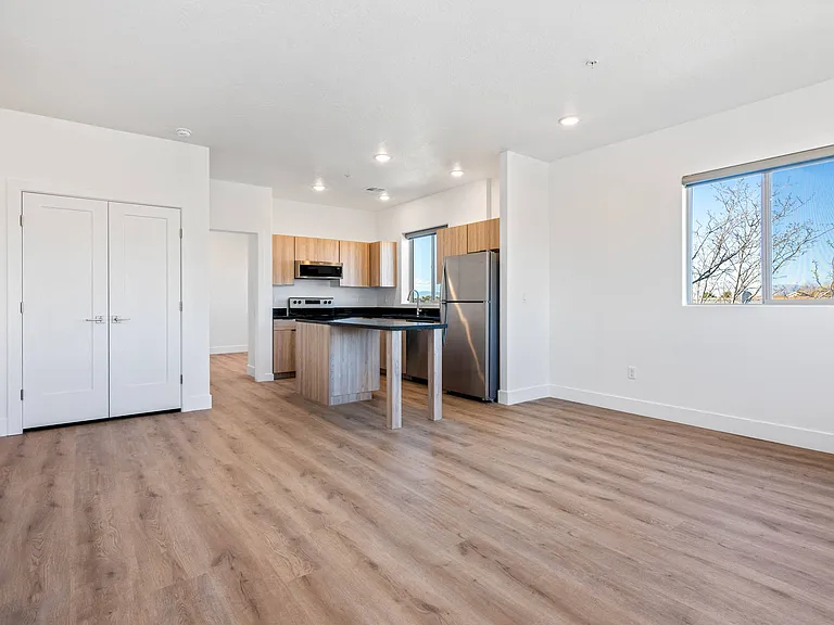 Shadow Ridge Apartments — Photo 33
