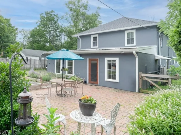 157 Main St, Lebanon Boro, NJ 08833