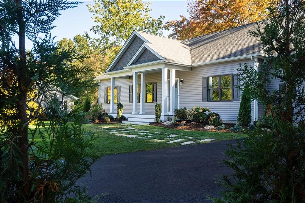 i want to buy a house in applewood