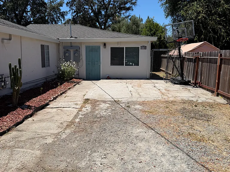 315 Freeman St #B — Photo 8