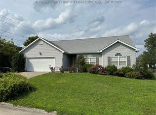 202 Nicole Dr, Hurricane, WV 25526