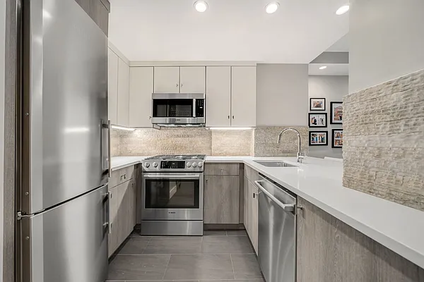 Sold by Compass | media 18