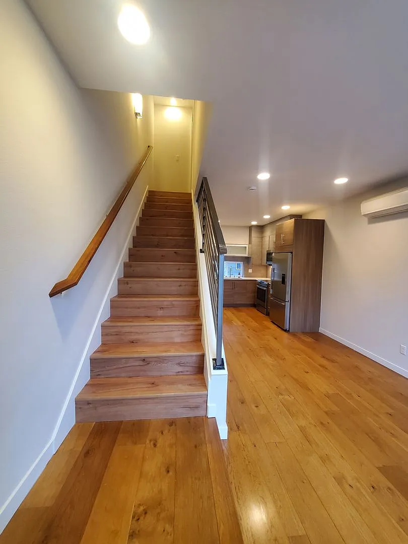 Modern 2 Bed Ballard Townhome with Rooftop Views and 1 month in Rent Credit — Photo 4