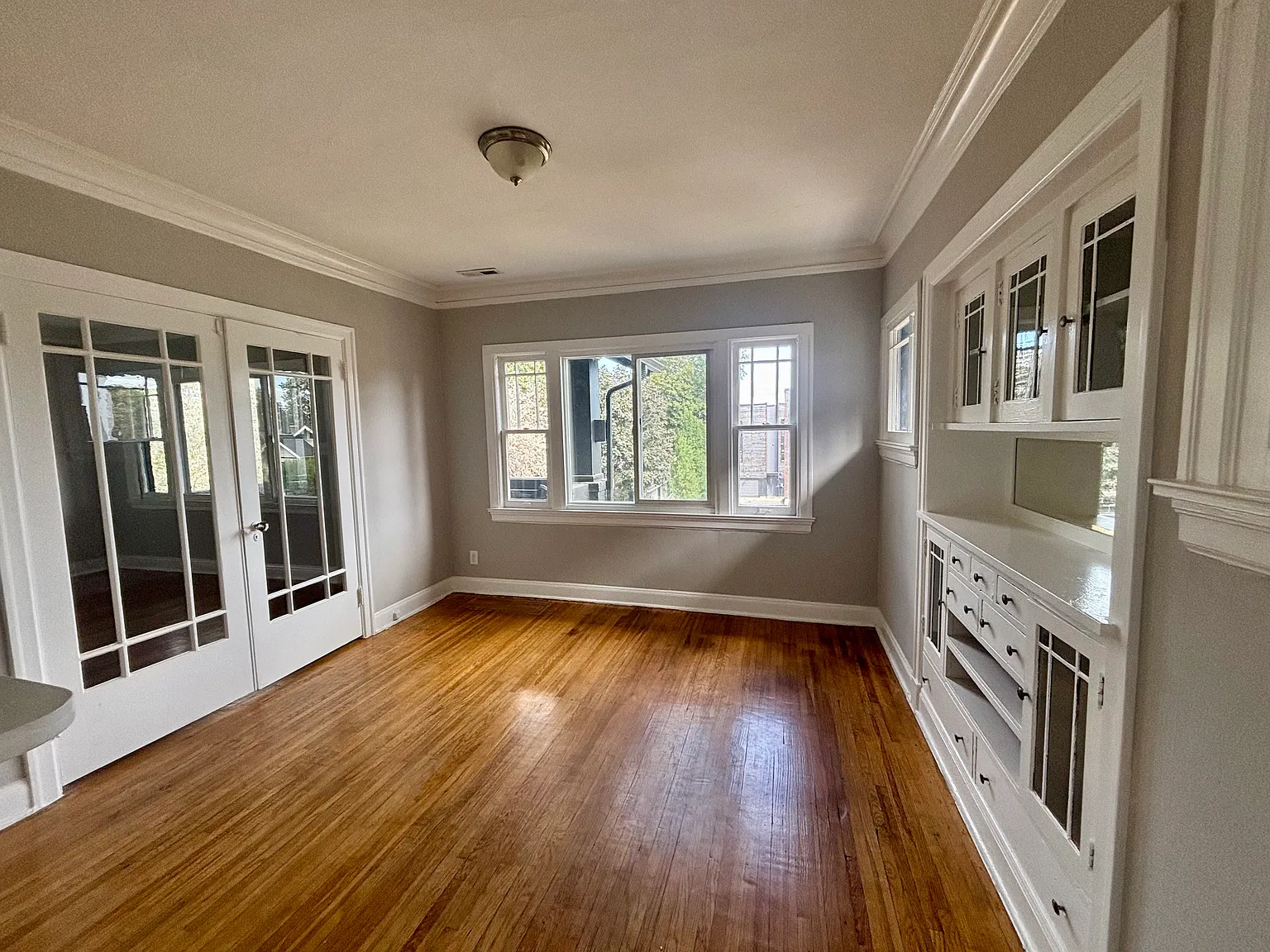 604 E 7th Ave — Photo 3