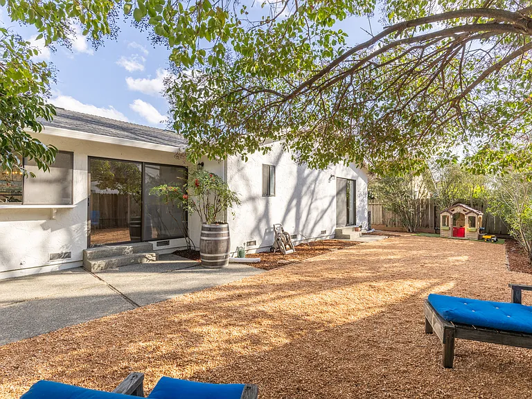 1045 Seymour St — Photo 30