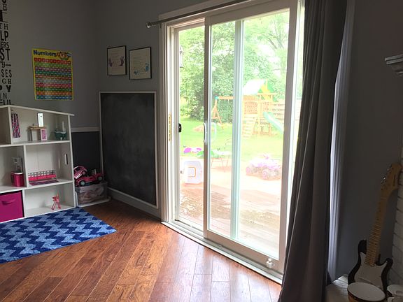 Den/Playroom1