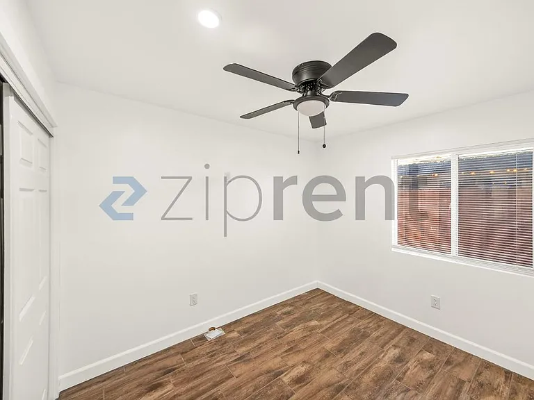 1421 Astoria Pl #1 — Photo 10