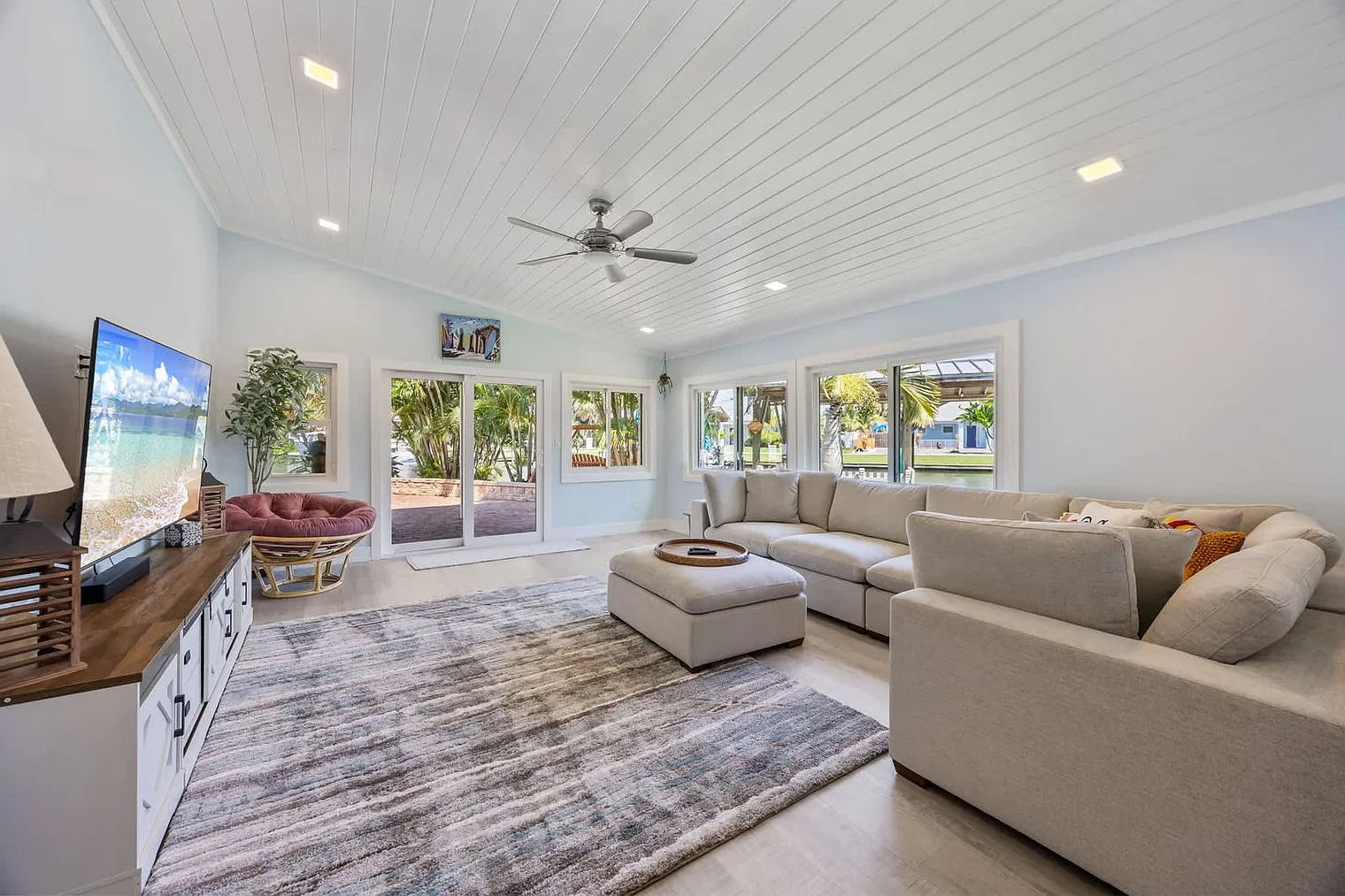 4 bed, 2.0 bath, 2012 sqft, $8,668 — Photo 1