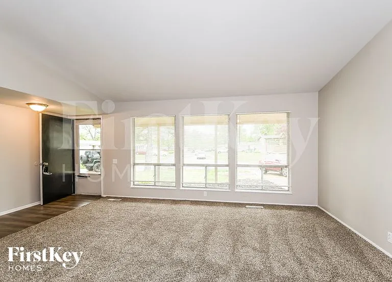 1520 Ascot Ter — Photo 4