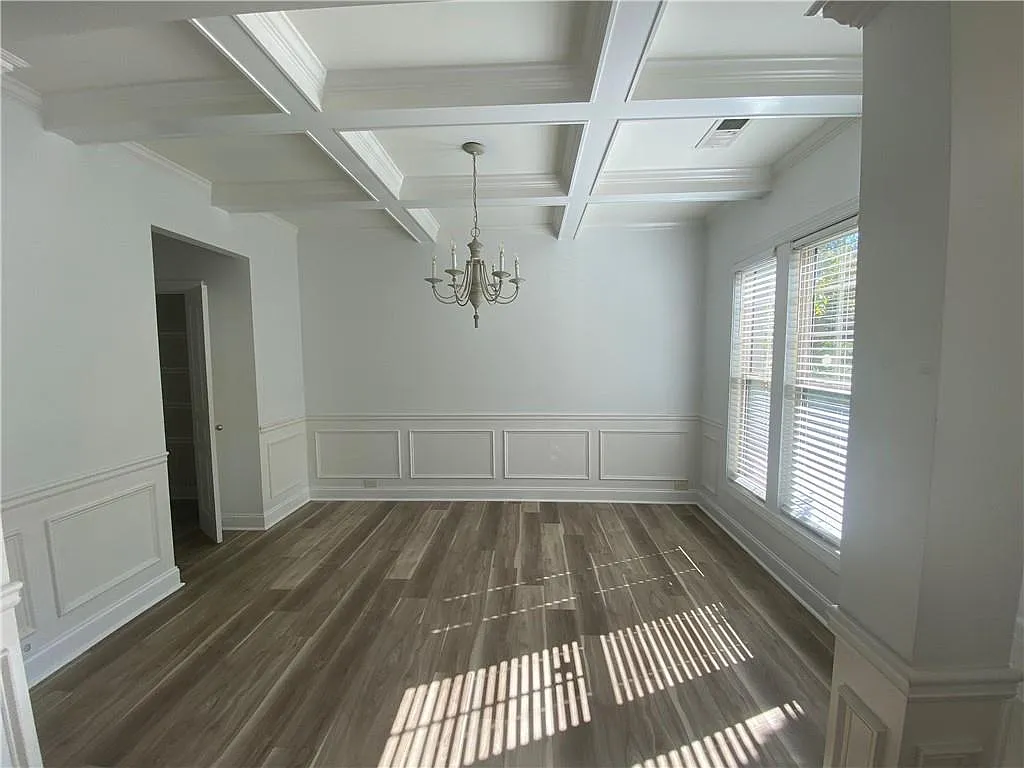 4 bed, 2.5 bath, 2364 sqft, $2,600 — Photo 4