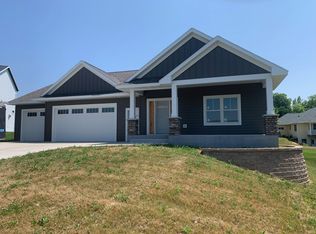 321 Sweetwater Ct, Saint Charles, MN 55972