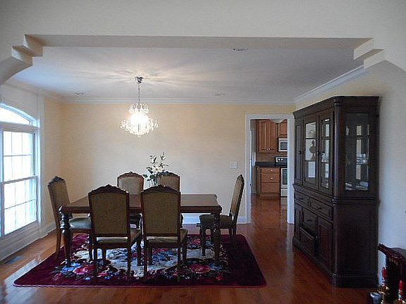 4th image of 552 Banbury Dr