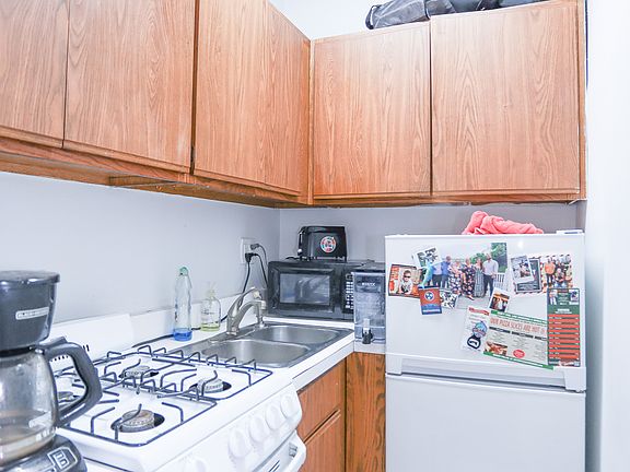 4th image of 3727 N Pine Grove Ave APT 403