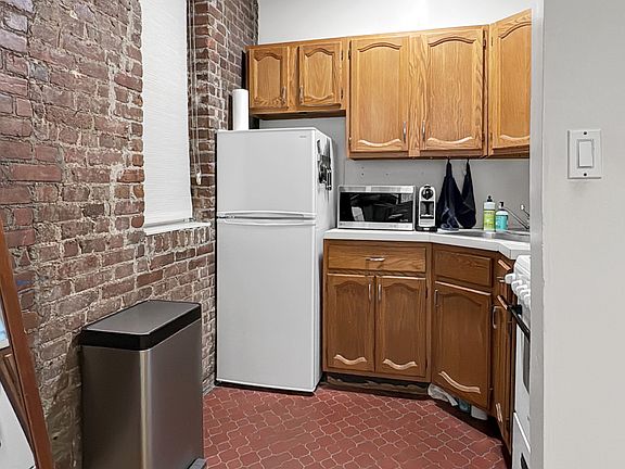 4th image of 42 W 83rd St #1BB