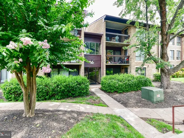 517 Florida Ave APT T2, Herndon, VA 20170