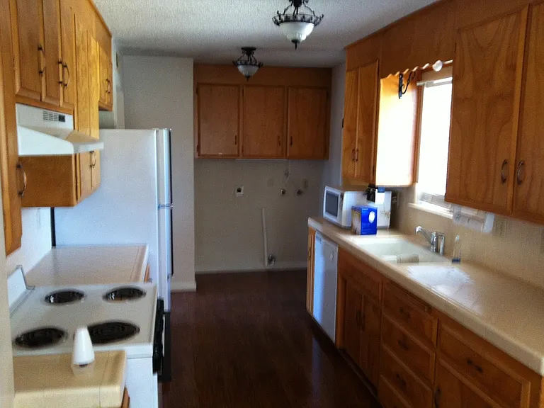 105 Olive St — Photo 3