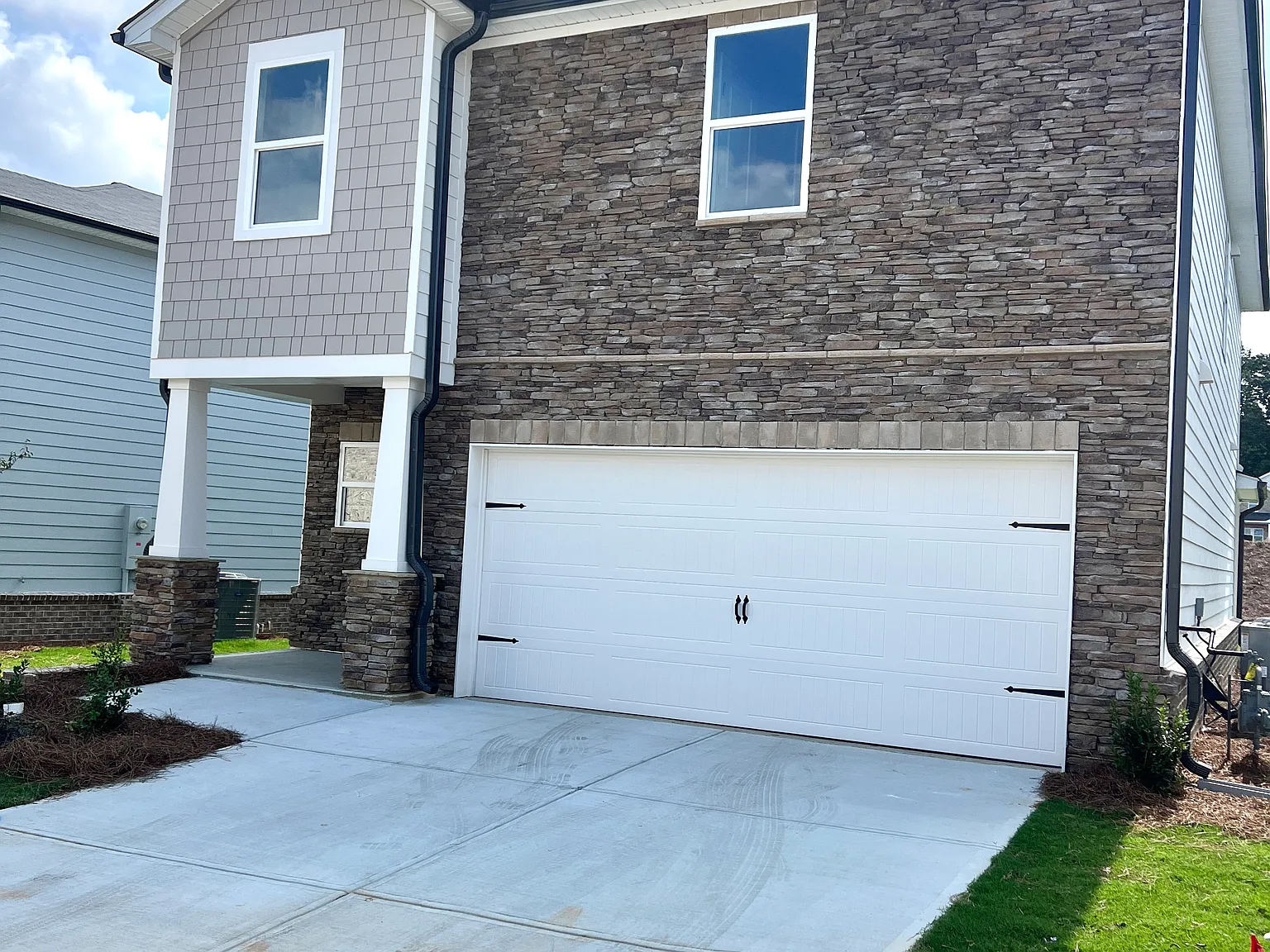 4 bed, 2.5 bath, 1934 sqft, $2,500 — Photo 2