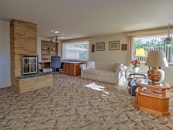 2nd image of 102 N Clinton Rd
