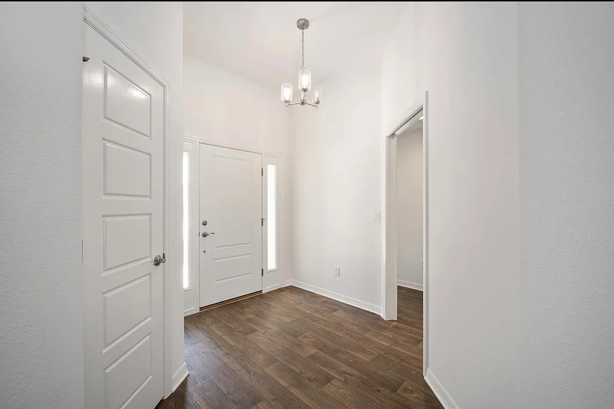 front entrance - 634 Mincey Loop