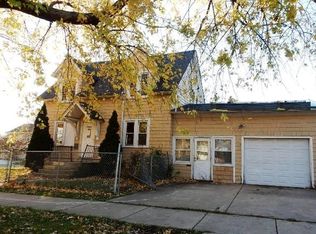 132 N Smith St, Aurora, IL 60505