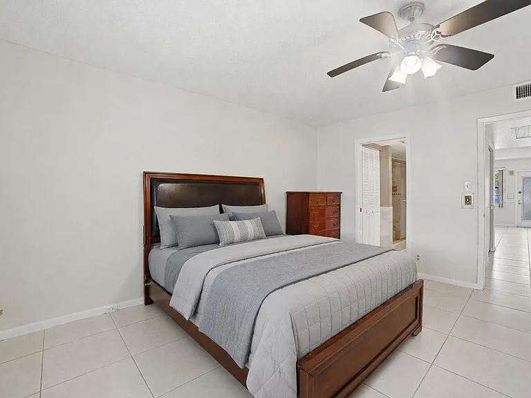 1025 Newcastle Dr #1025-B — Photo 14