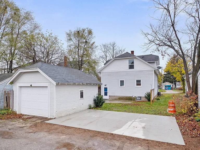 823 Webster St NW — Photo 14