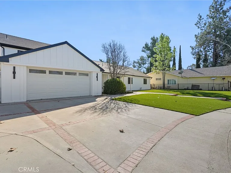6108 Sadring Ave — Photo 3