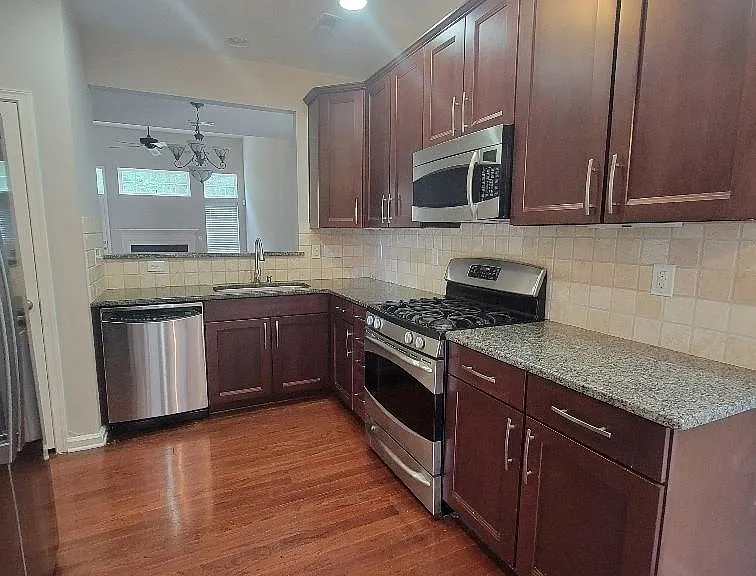 2339 Whitford Ln — Photo 4