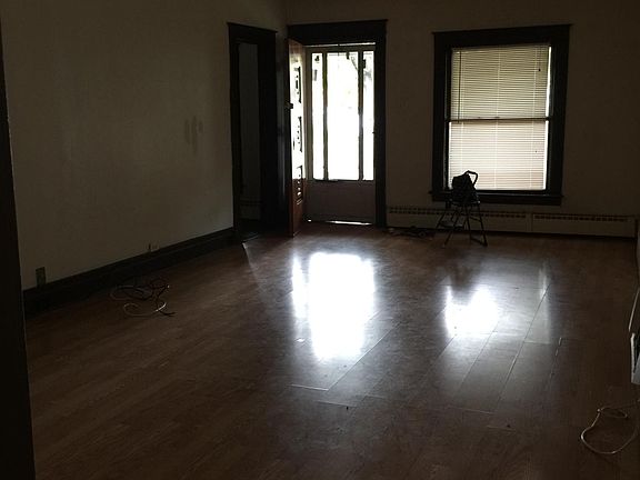 4th image of 1937 Welch Ave