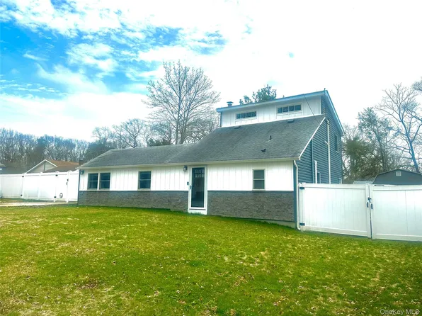 8 Alice Street, East Patchogue, NY 11772