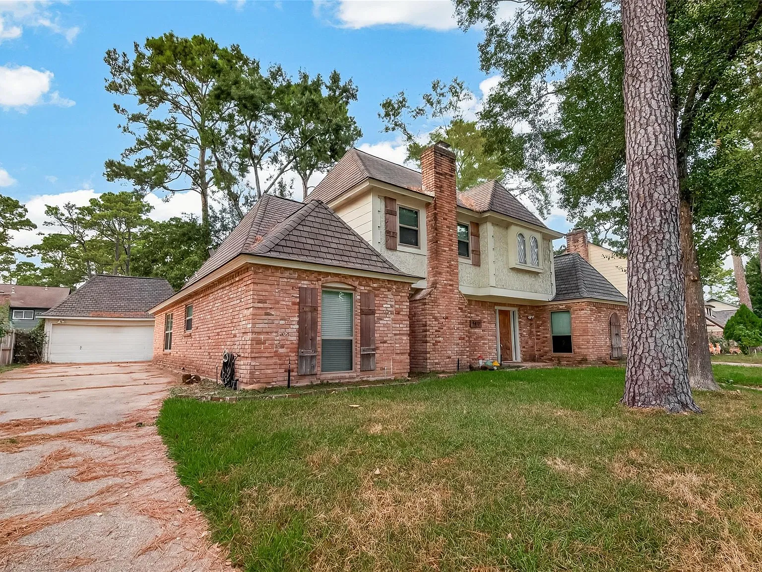 4 bed, 2.5 bath, 2496 sqft, $2,195 — Photo 2