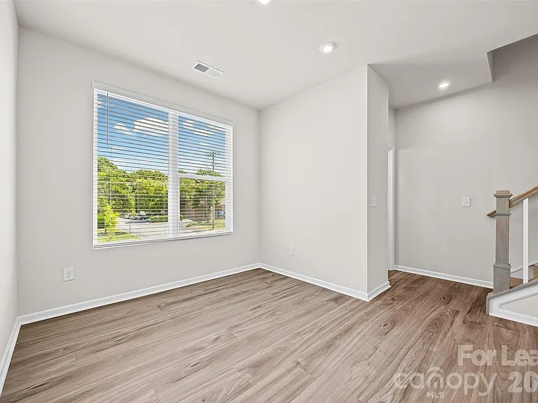 5640 Kingspan Dr — Photo 13