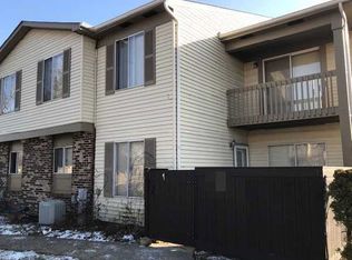 15 E Fernwood Dr, Bolingbrook, IL 60440